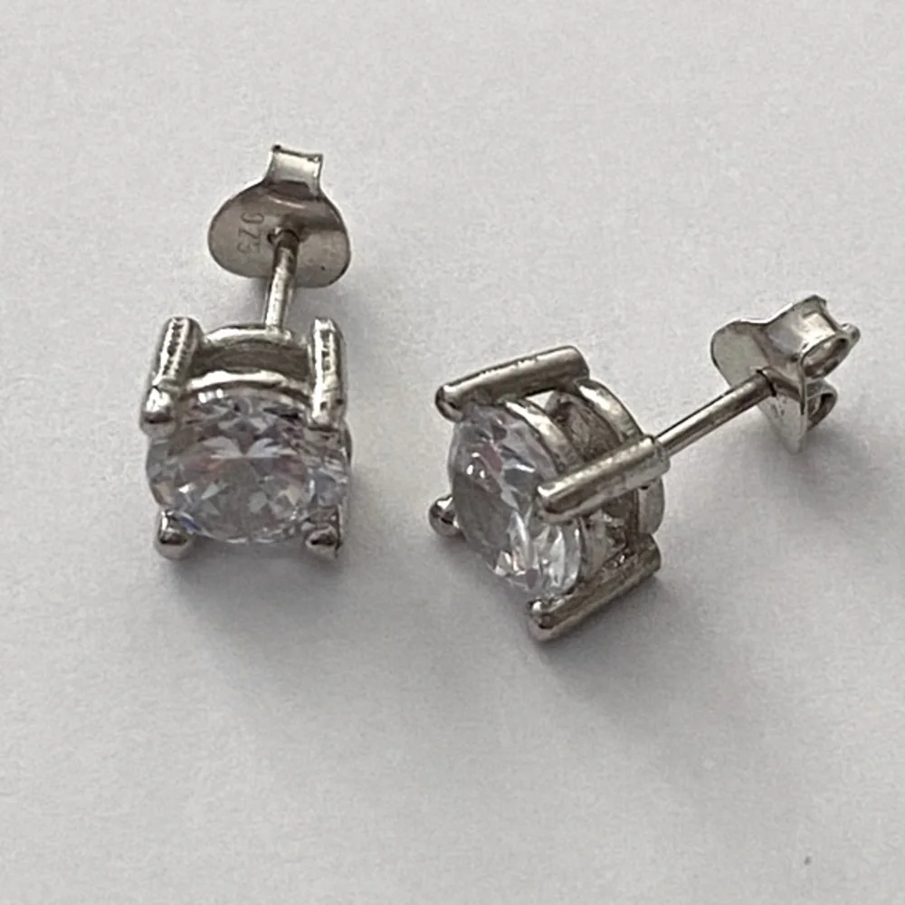 925 Silver 6mm cz cubic zirconia stunning earrings